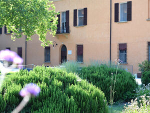 Bologna Business School siepe | Ecoesternocontemporaneo